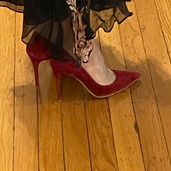 Elegant Red Women's Pumps Gianvito Rossi red Tabasco suede pump - Picture 6 of 9